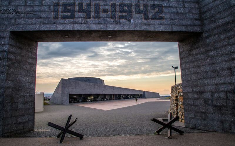 В каком городе на месте трагических событий Великой Отечественной войны создан Музейный историко-мемориальный комплекс «35-я береговая батарея»?  