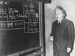 Какой год благодаря Эйнштейну был признан как «Год чудес» в физике?