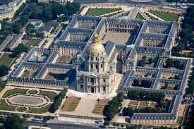 Кто из монархов Франции приказал построить Дом инвалидов?