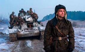 Где прячут найденные ими в танке неповреждённые боевые снаряды Ивушкин и его команда в фильме «Т-34»?