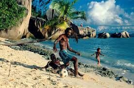 Какой стране принадлежат Сейшельские острова?