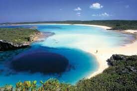  В каком океане расположены острова Зелёного Мыса, остров Святой Елены, Азорские острова?