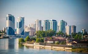 Река Кубань дала название целому историко-географическому региону. Какие города стоят на ней?