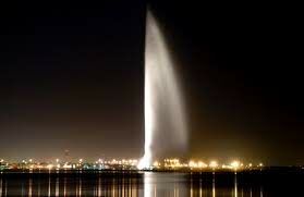 Высота самого высокого фонтана короля Фахда (Джидда) составляет...