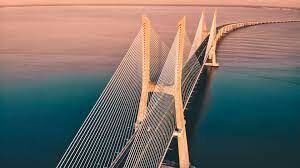 Мост в Лиссабоне носит имя известного мореплавателя. Как он называется?