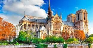   В каком веке началось строительство собора Нотр-Дам-де-Пари, священного символа французской столицы?