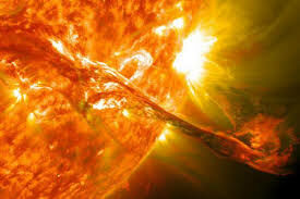 Какого химического элемента больше всего в составе солнца — единственной звезды Солнечной системы?