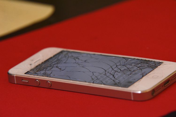 Разбивала ли ты когда-нибудь свой телефон в ходе ссоры?
