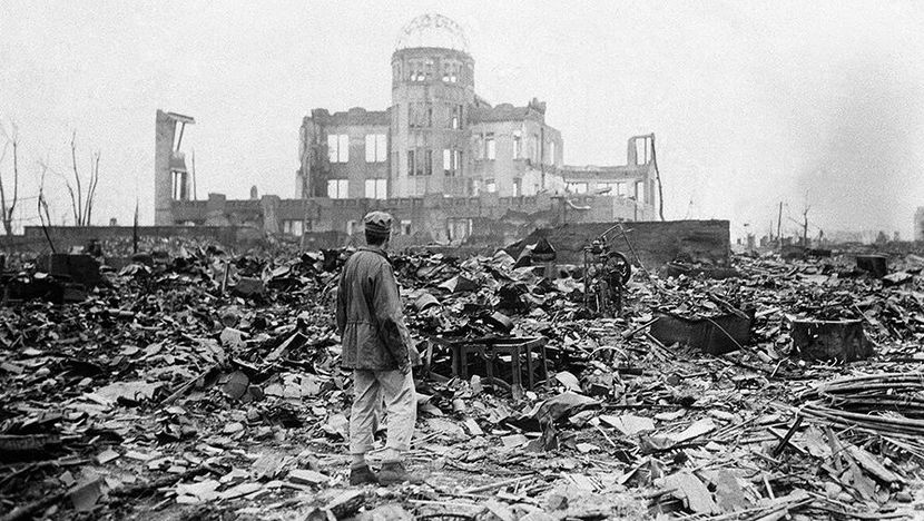 И в каком году США в ответ на это сбросила атомные бомбы на Хиросиму и Нагасаки?