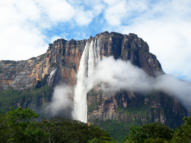 Назови самый высокий водопад в мире, общая высота 979 метров