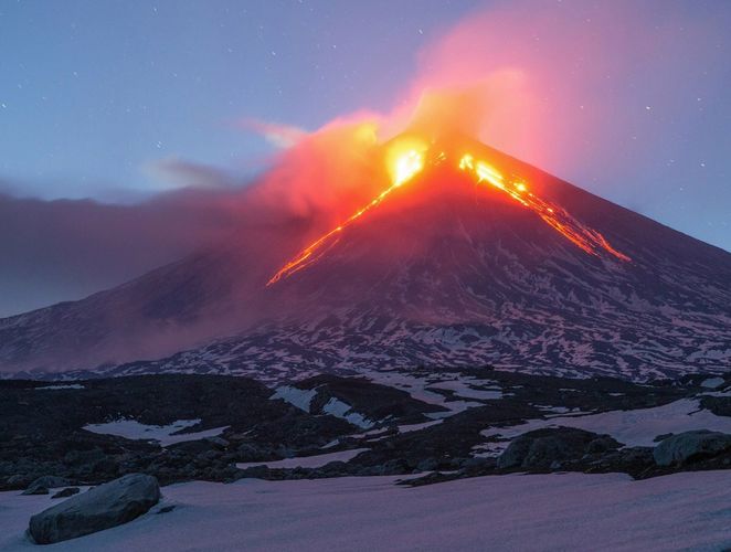 В России находится самый большой в мире действующий вулкан, как он называется?