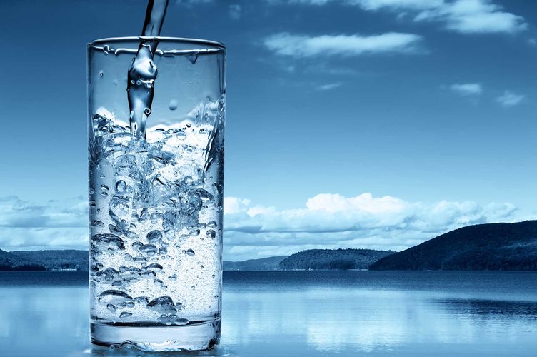 Сколько килограмм весит 1 литр воды?