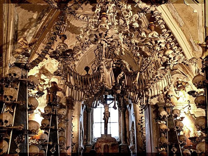 В какой стране находится знаменитая Церковь из костей?