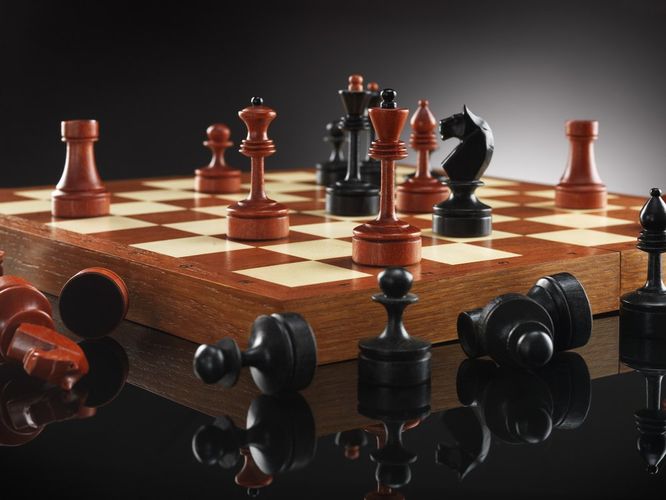 На каком языке слово «Шах», которое означает король, породило название шахмат?