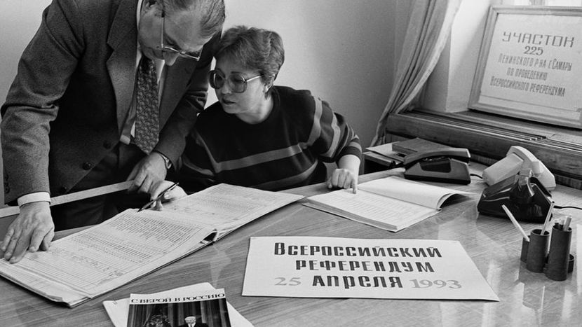 Какой лозунг получил широкую известность во время проведения Всероссийского референдума 25 апреля 1993 года?