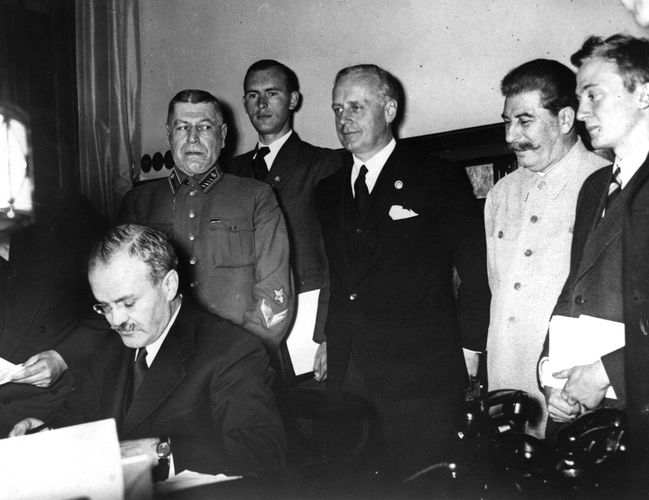 23 августа 1939 года Германия и СССР заключили договор о ненападении. Сколько лет должен был действовать данный договор?