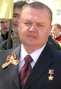  Главная награда современной России - звание Герой Российской Федерации - было установлено Законом России от 20 марта 1992 года.  Единственный вятский Герой Российской Федерации, получивший это звание за подвиг в чеченской компании 