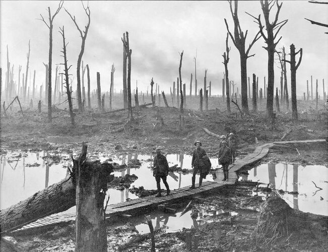 Германия впервые применила газовое оружие во время битвы при Пашендейле.