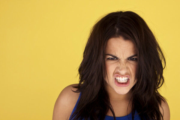 Во время раздражения или злости вы непроизвольно сжимаете зубы до скрипа?