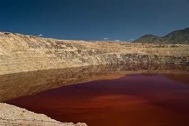 Самое токсичное озеро в мире расположено в: