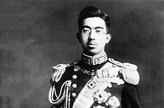 Правда ли, что никто не считал кощунством прикасаться к императору Японии до Второй мировой войны?