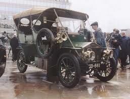 В настоящее время в мире существует лишь 6 штук данной модели. А сама модель появилась в 1904 году и стала первым представителем известной линейки автомобилей. Что за раритет представлен на фото?