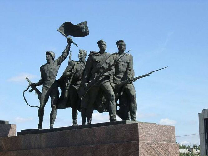 Главным символом Сталинградской победы стала «высота 102», ныне здесь находится мемориальный комплекс. О каком месте идет речь?  