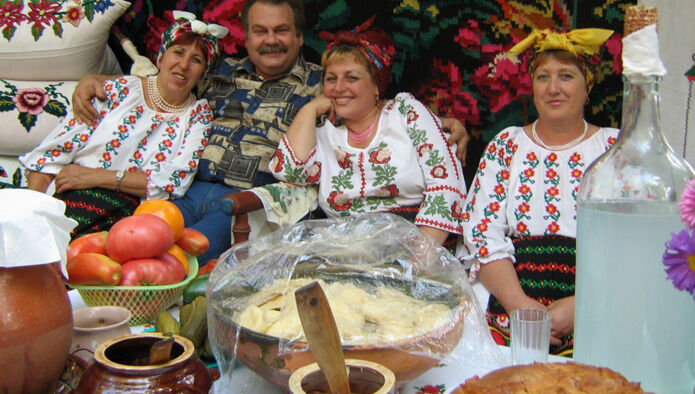 Для того чтобы выпускать сыр фета и не нарушать законодательство ЕС о продуктах с защищенным географическим наименованием, на Украине решили изготавливать его под новым названием «набел рассольный».