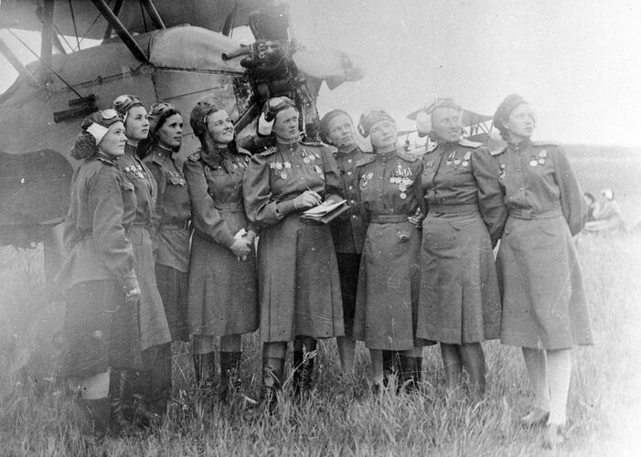 Как назывался женский авиационный полк в составе военно-воздушных сил СССР в годы ВОВ?