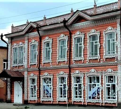 Старинный город, названный в 1857 году в честь  российской императрицы  и славящийся деревянными  резными украшениями домов