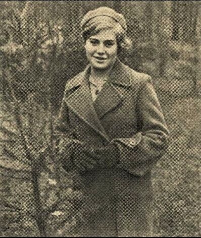 На фотографии - партизанка, посмертно награждённая орденом Отечественной войны, званием Героя Российской Федерации. 