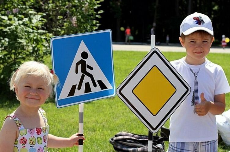 Когда нужно соблюдать правила дорожного движения? 