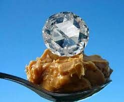Ученые не могут делать бриллианты из арахисового масла.