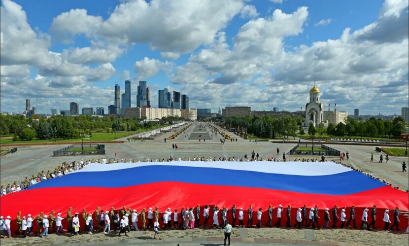 Разрешено ли уважительное использование Государственного флага РФ негосударственным организациям и частным лицам?