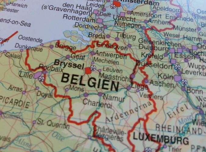 Какой язык НЕ является официальным в Бельгии?