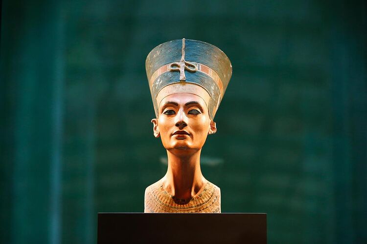 Правление какой египетской царицы ознаменовалось религиозной реформой?