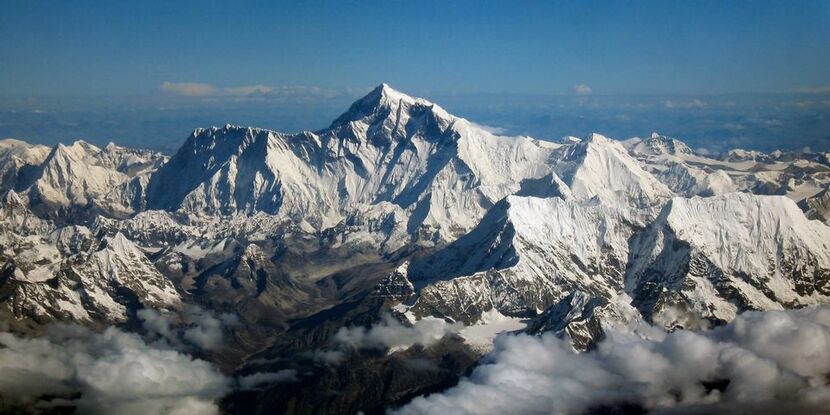 Назовите горную систему, в которую выходит Эверест.