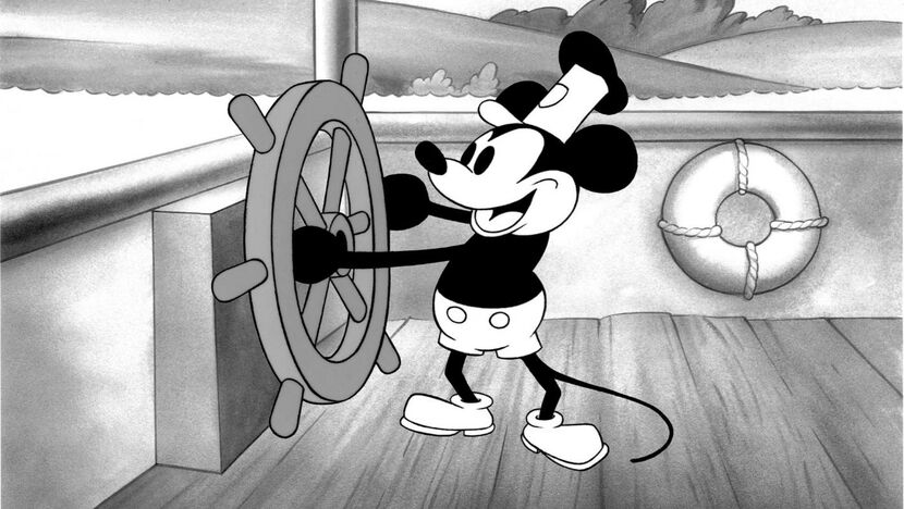 Мики Маус впервые появился в мультфильме «Пароходик Вилли».