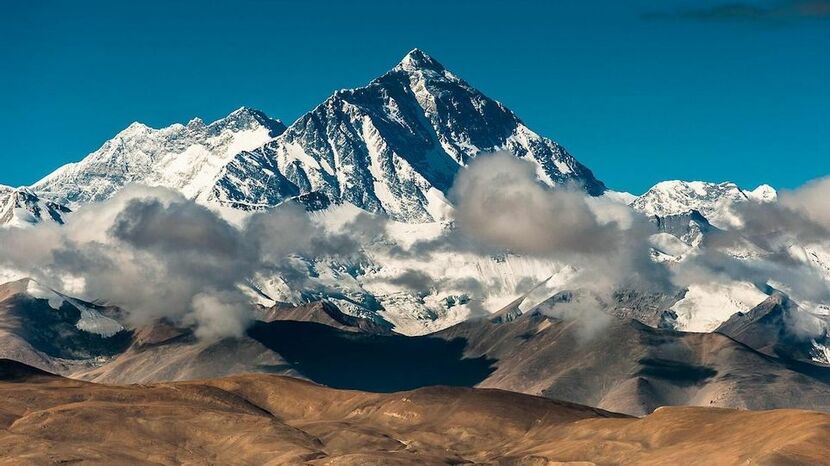 Какая гора была самой высокой на планете до открытия Эвереста?
