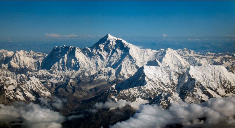 В какой горной цепи находится Эверест?