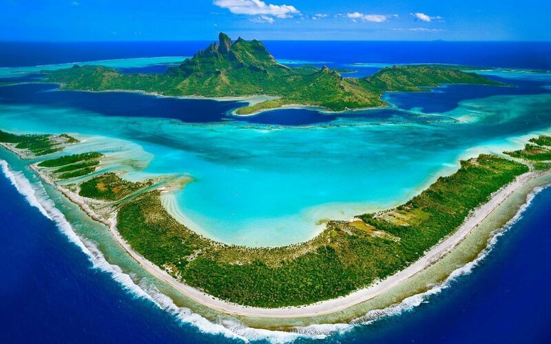 Полинезия означает "два острова".