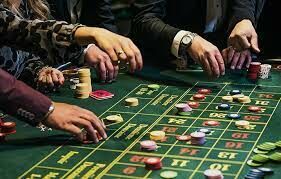 Как бы Вы повели себя, попав с друзьями в казино?