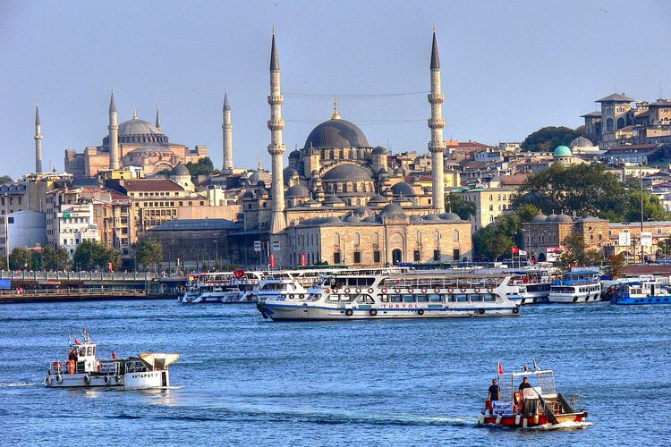 Назовите крупнейший город Турции.