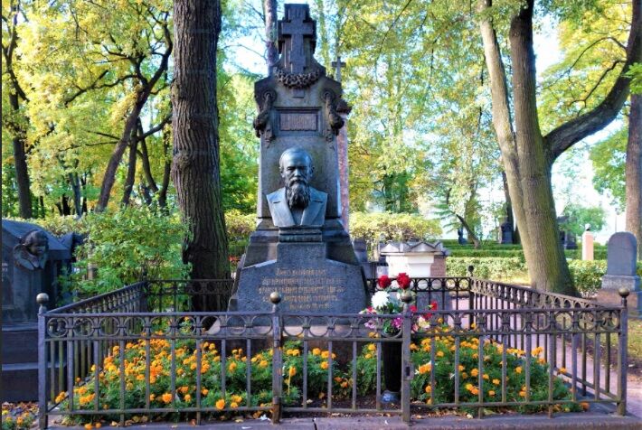Где похоронен Федор Достоевский?