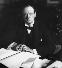 В чем газеты обвиняли Черчилля после Антверпена?