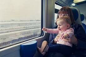 В вашем купе поезда плачет ребенок. Что подумаете?