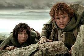 Бильбо Бэггинс, принимавший участие в путешествии к Одинокой горе, приходился Фродо Бэггинсу…