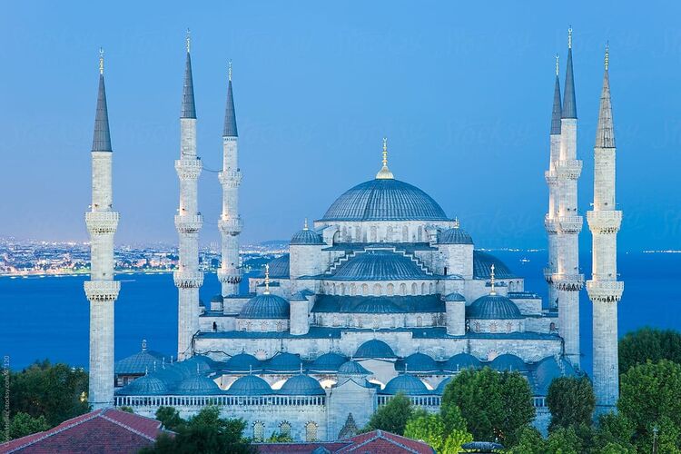 В каком городе находится Голубая мечеть?