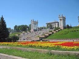 Какой из перечисленных ниже российских городов ранее носил название Царицын?