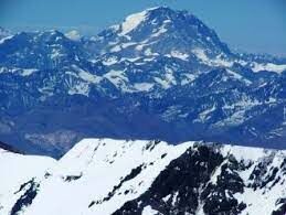 Известно, что Анды — одна из самых длинных и высоких горных систем в мире. А как называется самая высокая точка в Андах?